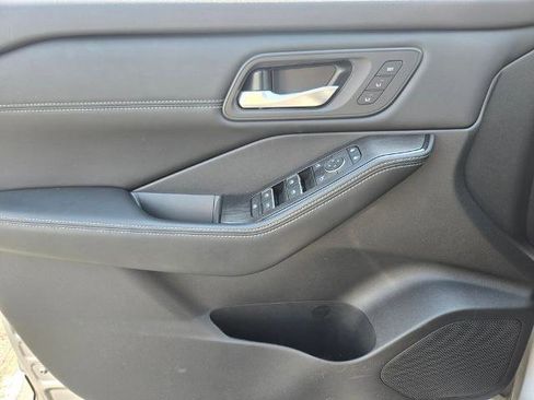 Certified 2025 Nissan Rogue SL w/ SL Premium Package FWD image 30