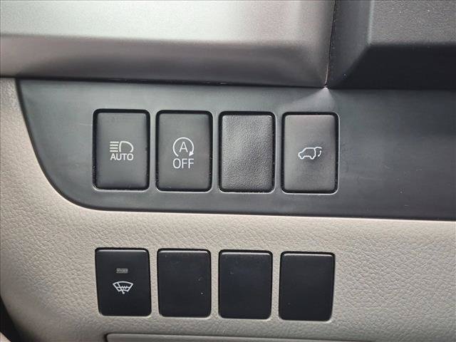 Used 2017 Toyota Highlander Plus w/ Carpet Mat Package FWD image 11