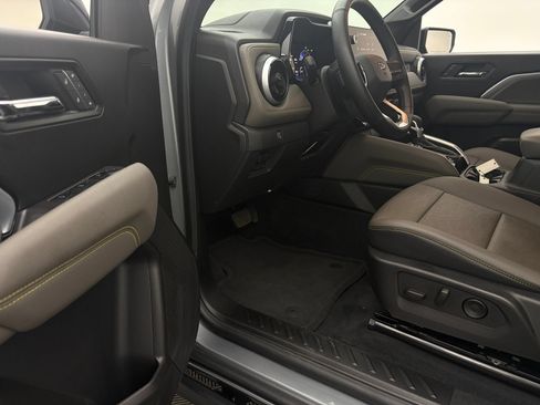 Used 2025 Chevrolet Colorado ZR2 w/ Technology Package AWD/4WD image 14