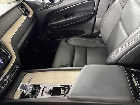 Used 2022 Volvo XC60 B5 Inscription w/ Advanced Package image 17