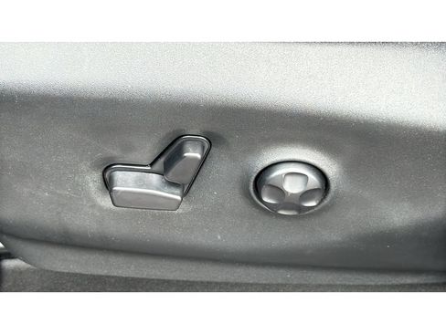Used 2017 Chrysler Pacifica Limited w/ Advanced Safetytec Group FWD image 33