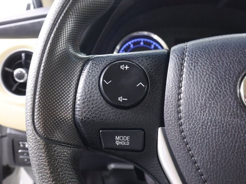 Used 2019 Toyota Corolla LE w/ Carpet Mat Package (TMS) FWD image 12