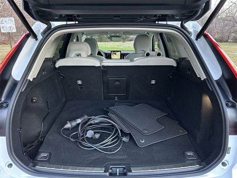 New 2026 Volvo XC60 T8 Ultra w/ Climate Package image 27