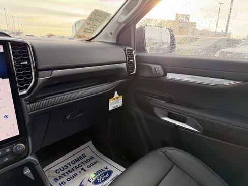 Used 2025 Ford Ranger Lariat w/ FX4 Off-Road Package image 11