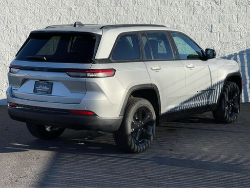 New 2025 Jeep Grand Cherokee Altitude image 7
