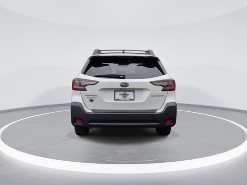 Used 2025 Subaru Outback Premium AWD/4WD image 6