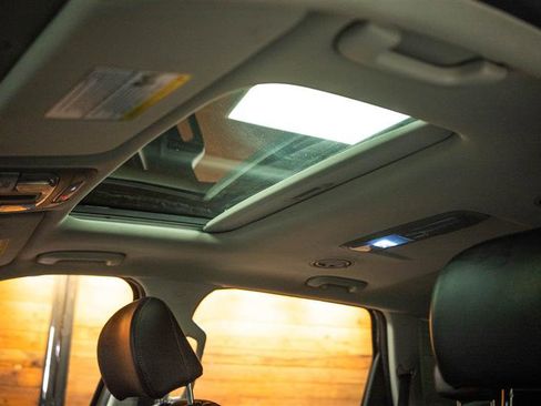 Used 2025 Kia Telluride S image 25