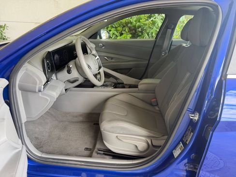 Used 2025 Hyundai Elantra SEL FWD image 24
