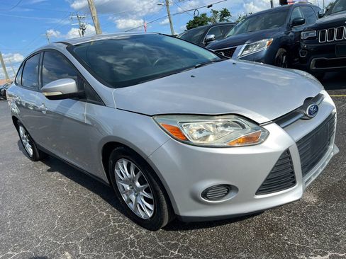 Used 2014 Ford Focus SE FWD image 4