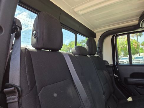 Used 2023 Jeep Gladiator Sport AWD/4WD image 18