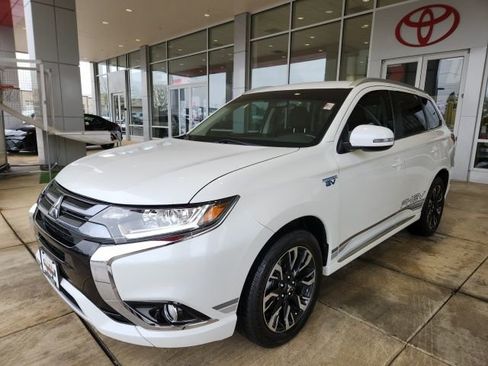 Used 2018 Mitsubishi Outlander image 6