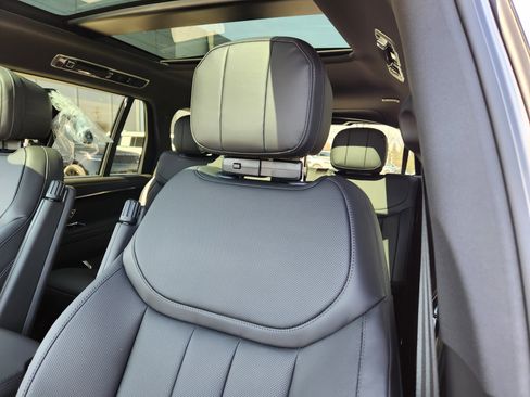 New 2026 Land Rover Range Rover Long Wheelbase SE AWD/4WD image 9