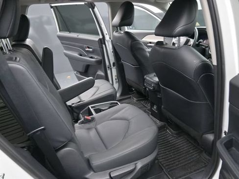 Used 2024 Toyota Grand Highlander FWD image 23