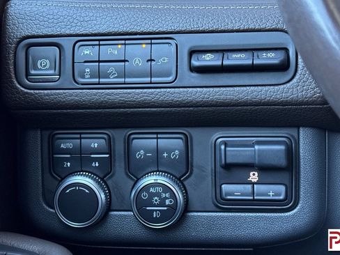 Used 2021 GMC Yukon Denali image 34