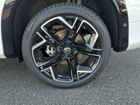 New 2026 Volkswagen Tiguan SEL R-Line AWD/4WD image 5