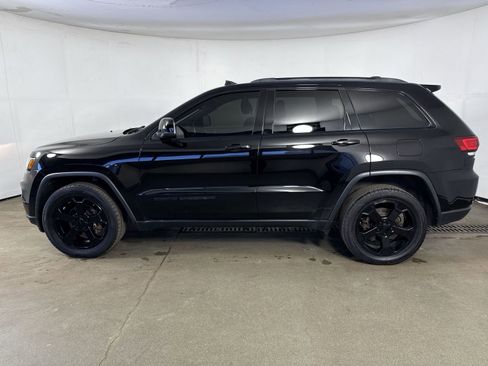 Used 2019 Jeep Grand Cherokee Laredo image 30