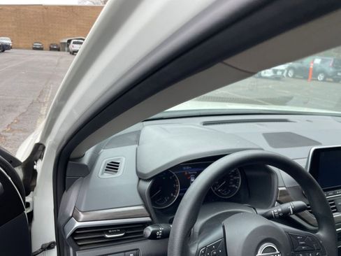 Used 2025 Nissan Altima 2.5 SV image 33