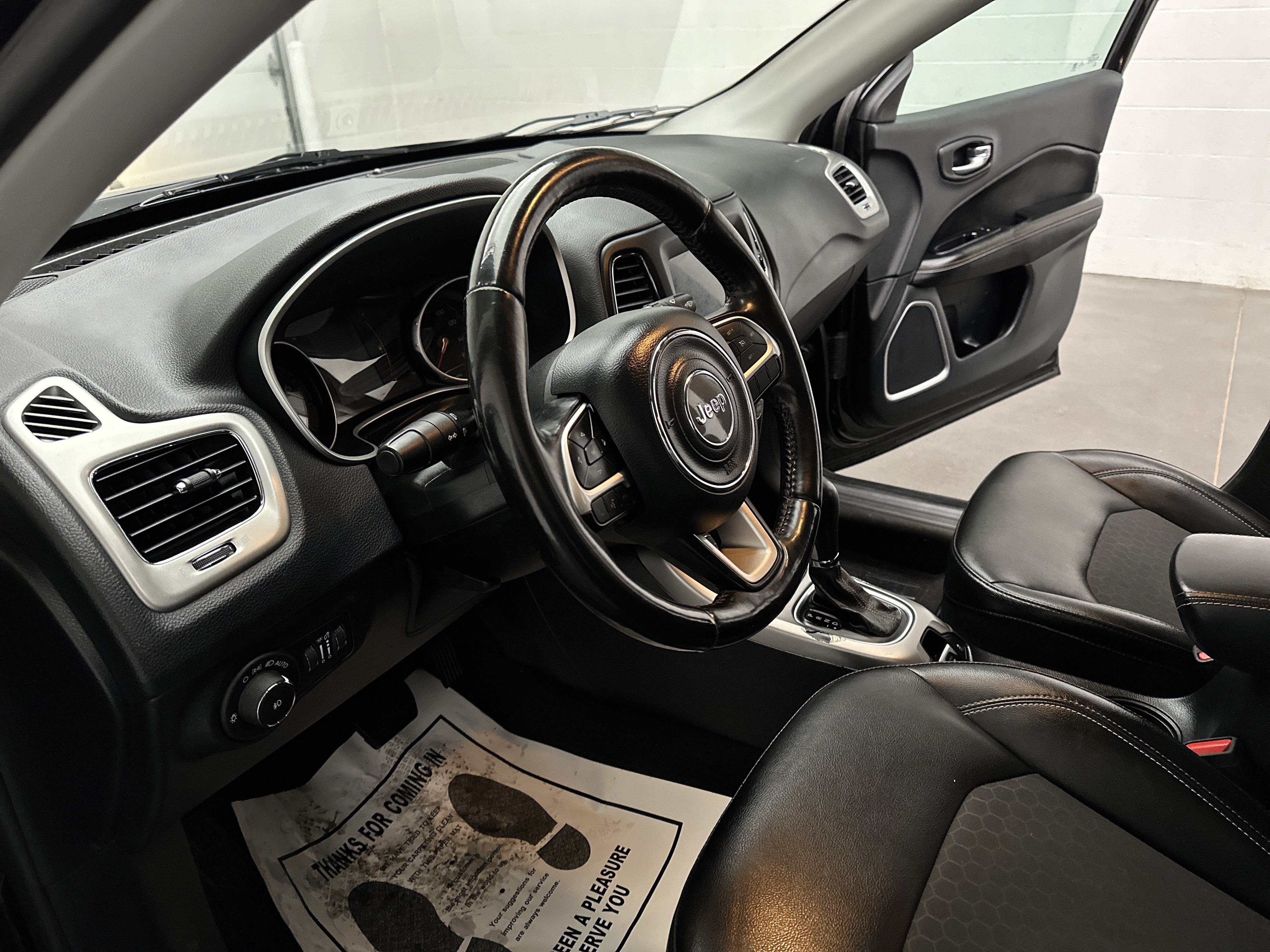 Used 2020 Jeep Compass Latitude w/ Cold Weather Group AWD/4WD image 14