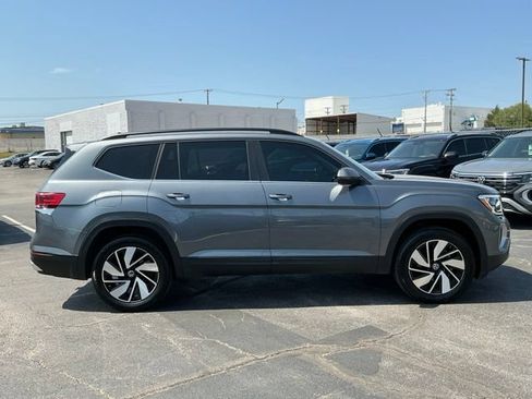 Certified 2025 Volkswagen Atlas SE FWD image 2