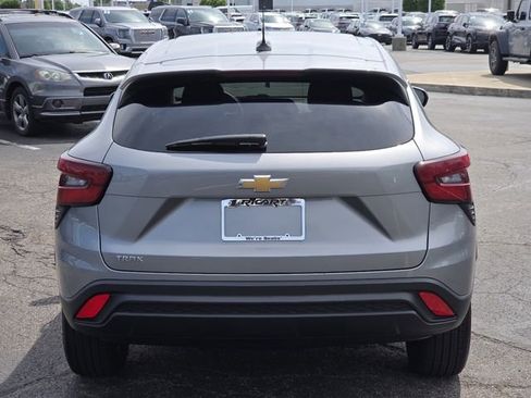 Used 2024 Chevrolet Trax LS FWD image 16