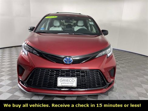 Used 2025 Toyota Sienna XSE image 3