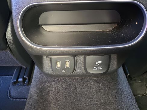 Used 2022 Genesis GV70 2.5T w/ Advanced Package image 11