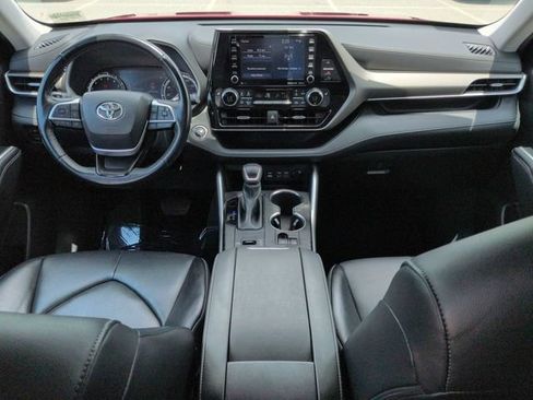 Used 2022 Toyota Highlander XLE FWD image 15