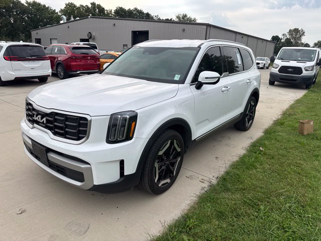 Used 2023 Kia Telluride S AWD/4WD image 1