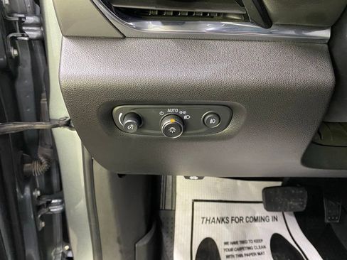 Used 2020 Chevrolet Traverse LT image 25