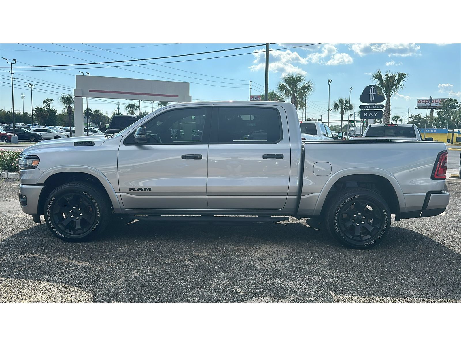Used 2025 RAM 1500 Big Horn AWD/4WD image 3