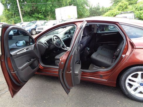 Used 2015 Ford Fusion SE FWD image 16