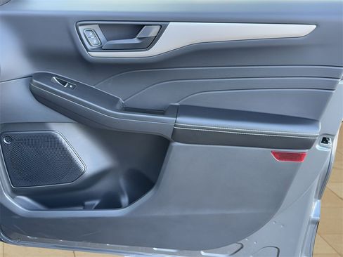 Used 2022 Ford Escape SE w/ Cold Weather Package image 27