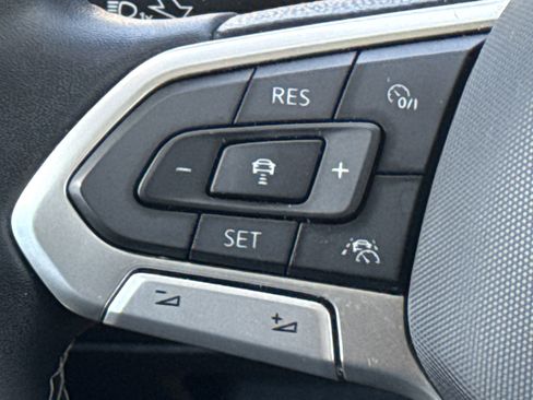 Used 2022 Volkswagen Tiguan SE w/ Panoramic Sunroof Package AWD/4WD image 29