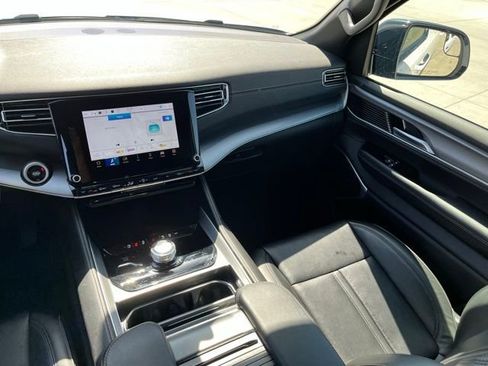 Used 2025 Jeep Wagoneer 4WD image 20