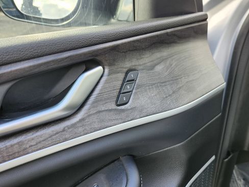 Used 2023 Jeep Grand Cherokee 4WD 4xe image 29