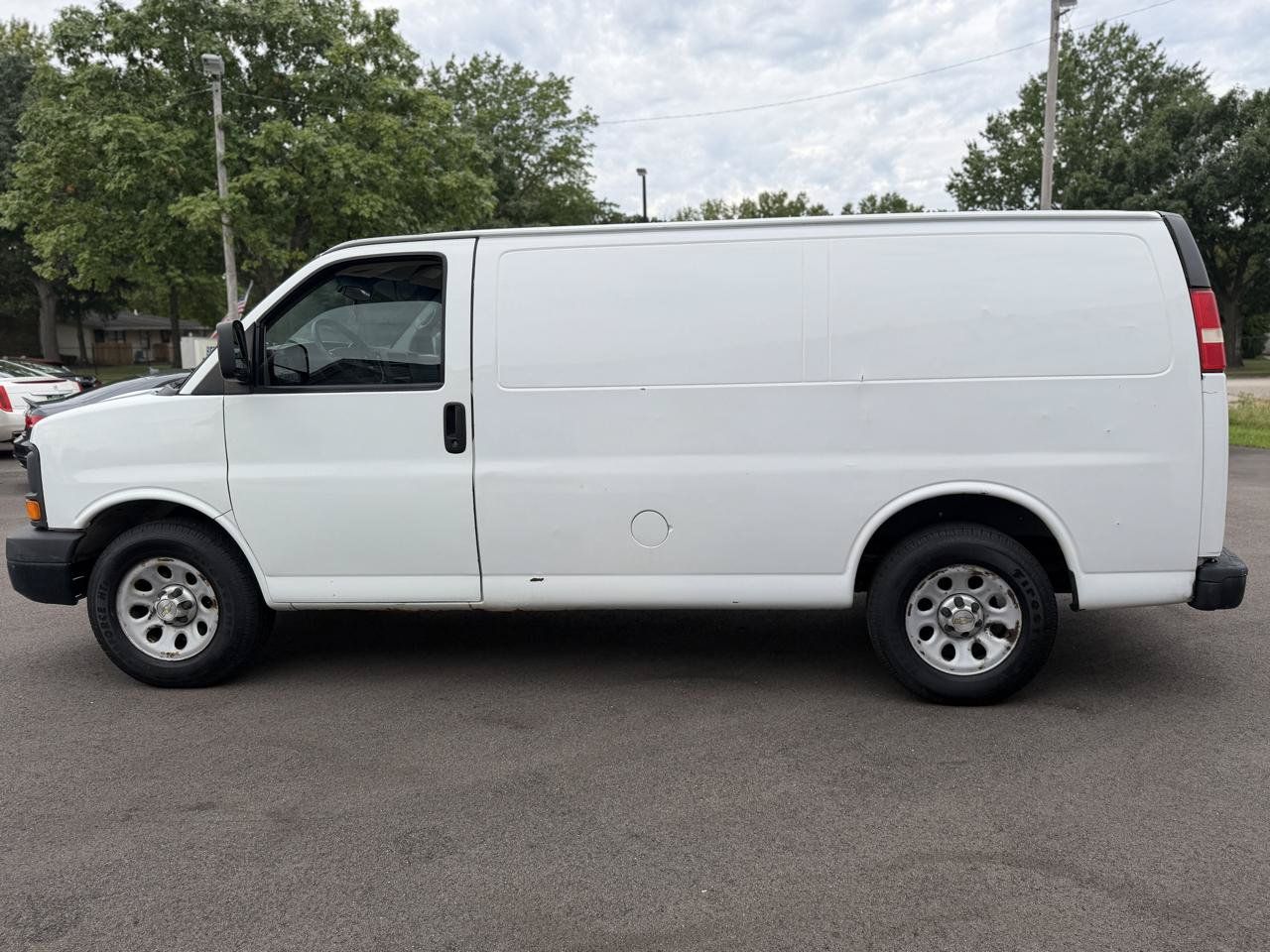 Used 2014 Chevrolet Express 1500 RWD image 14