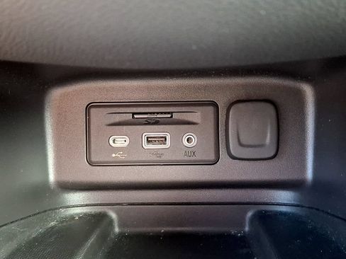 Used 2024 Chevrolet Equinox Premier AWD/4WD image 24