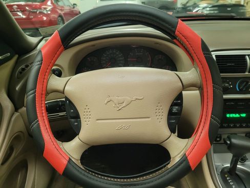 Used 2004 Ford Mustang Deluxe Convertible 2D image 30