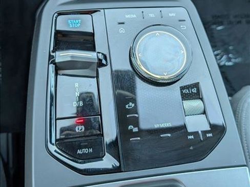 Certified 2026 BMW iX xDrive60 w/ M Sport Package AWD/4WD image 15
