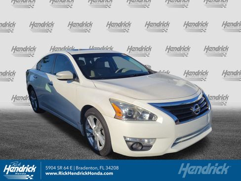Used 2015 Nissan Altima 2.5 SL w/ Technology Package FWD image 1