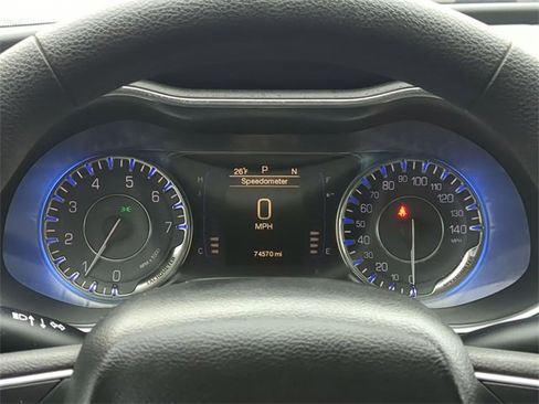 Used 2015 Chrysler 200 Limited image 27