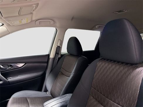 Used 2017 Nissan Rogue SV image 19