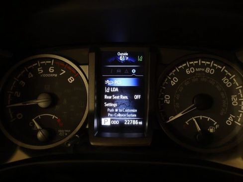 Used 2023 Toyota Tacoma TRD Off-Road w/ Technology Package AWD/4WD image 18