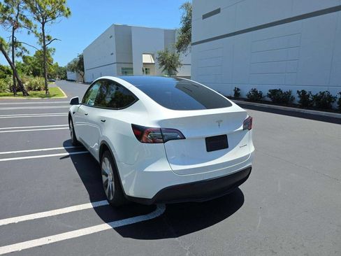 Used 2023 Tesla Model Y Long Range AWD/4WD image 2