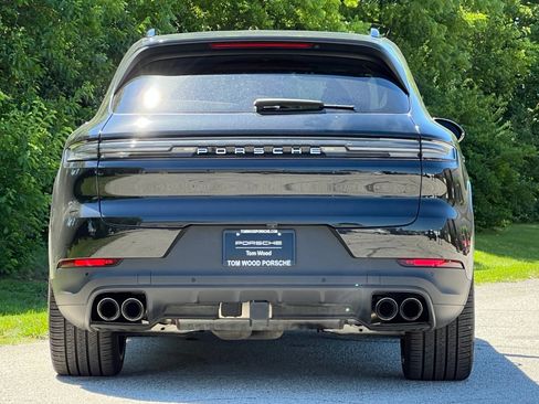 Certified 2025 Porsche Cayenne E-Hybrid AWD/4WD image 8