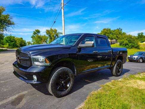Used 2014 RAM 1500 Express w/ Black Ram 1500 Express Group image 9