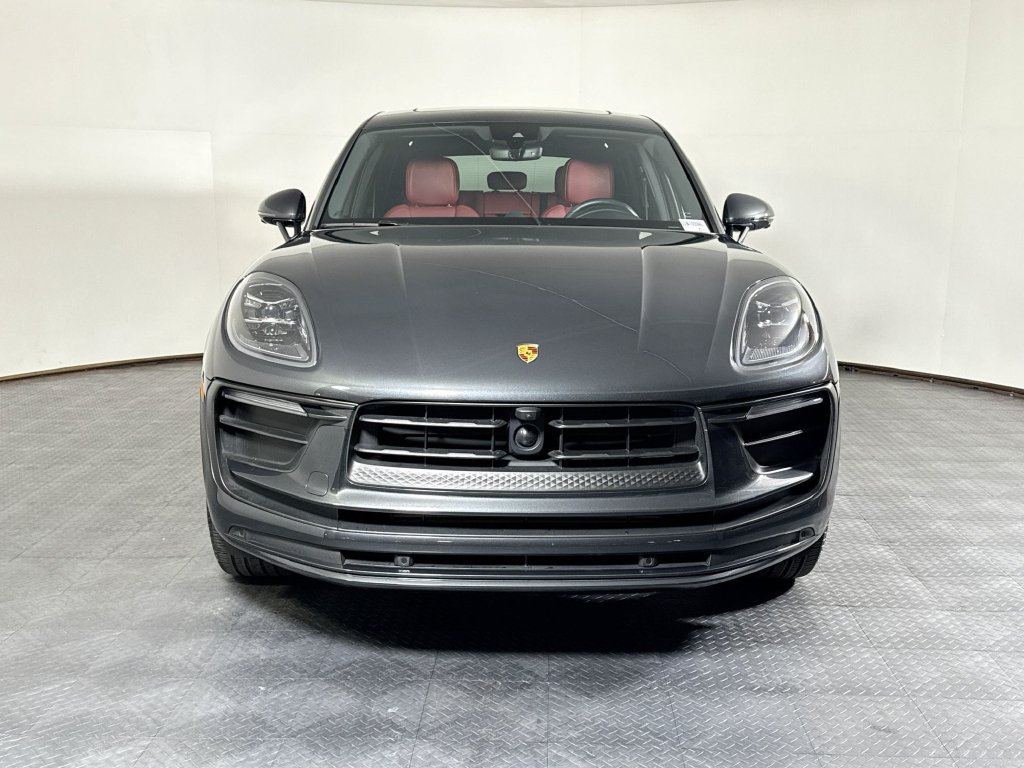 Certified 2025 Porsche Macan AWD/4WD image 10