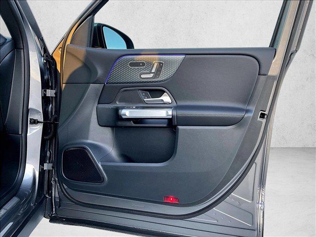 Used 2026 Mercedes-Benz GLB 250 4MATIC image 19