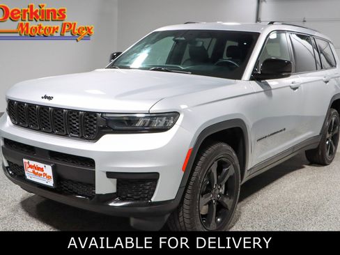 Used 2023 Jeep Grand Cherokee L Laredo image 1