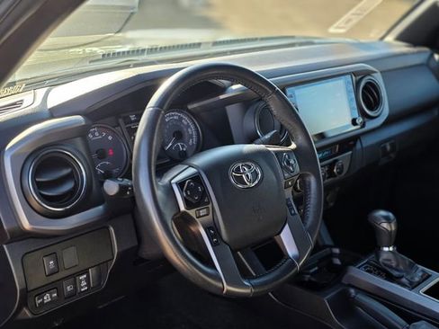 Used 2022 Toyota Tacoma TRD Off-Road image 14